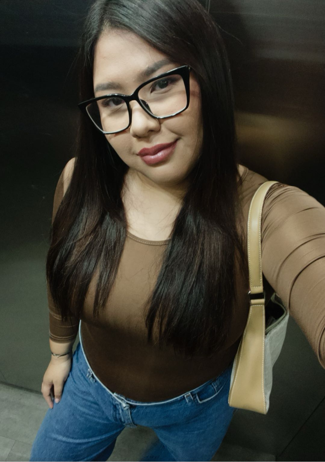 Male, de El Salvador, en Mujeres Solteras