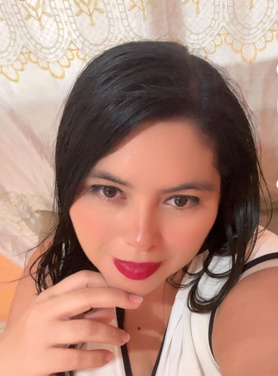 Lía, de El Salvador, en Mujeres Solteras